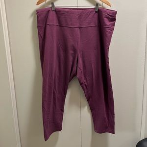 Size 2X purple capris leggings from Ava and Viv